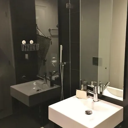 里斯本范斯戴比卡公寓 *